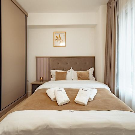 Cozy Aparthotel - Ultracentral Luxury Apartments Яш Екстериор снимка