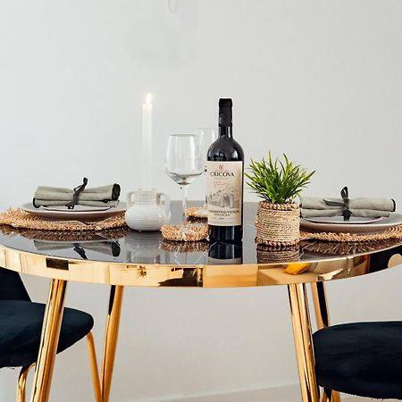 Cozy Aparthotel - Ultracentral Luxury Apartments Яш Екстериор снимка