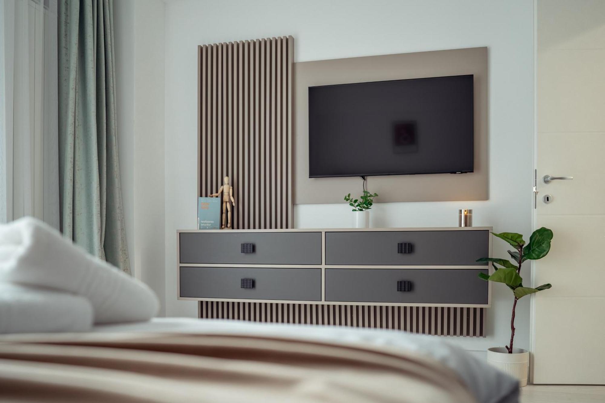Cozy Aparthotel - Ultracentral Luxury Apartments Яш Екстериор снимка